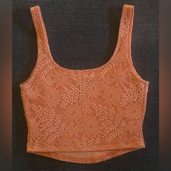 Floral Lace Peach Crop Tank - Picture 3 of 4